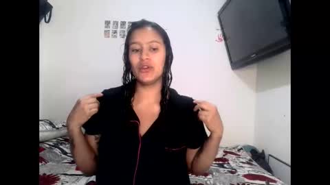 lunaevans42 online show from April 24, 10:50 am