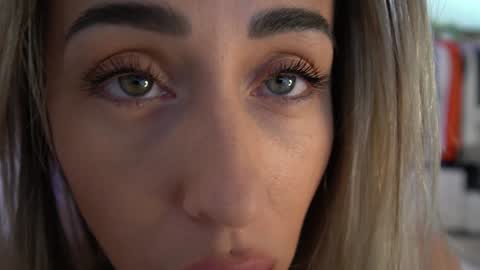 Laura online show from February 4, 12:44 pm