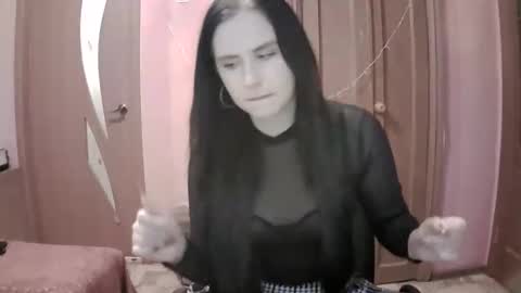 lunamystique_ online show from February 1, 2:13 pm