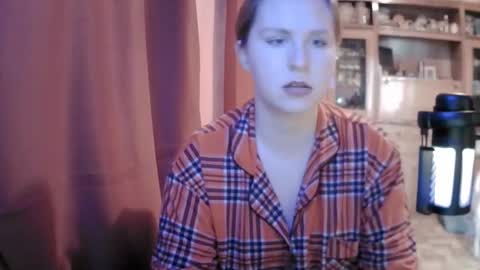 lunamystique_ online show from February 19, 9:52 am