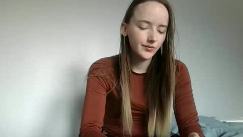 Snapshot of lunapixie2020 chatting on September 18, 7:18 pm lunapixie2020 online show from September 18, 7:18 pm