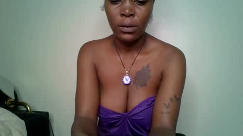 lunargoddess45 online show from January 12, 5:36 am