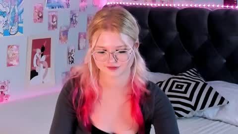 lunariafox online show from May 31, 6:09 pm