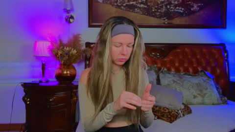 Luna Rishi online show from January 13, 6:10 am