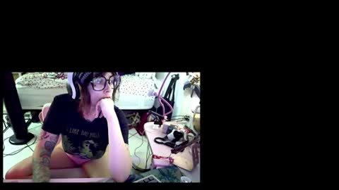 lunarqueen420 online show from June 27, 5:52 pm