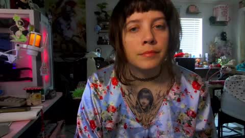 lunarqueen420 online show from May 2, 2:45 pm