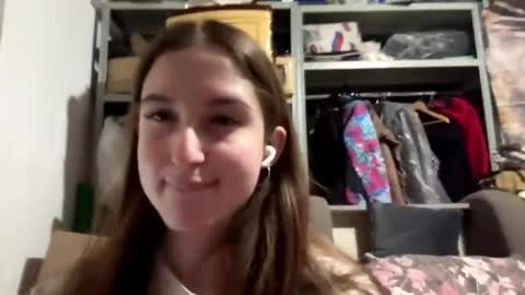 Mia online show from April 8, 3:26 pm