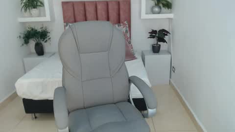 Luni Love online show from March 12, 8:23 pm