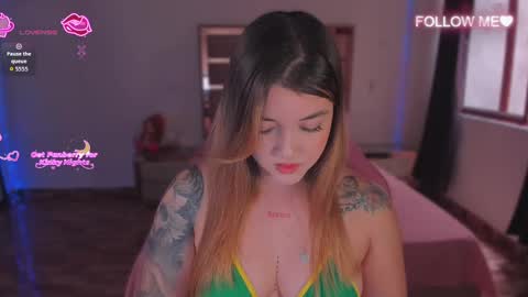 LUNA ROSE online show from November 19, 3:55 pm