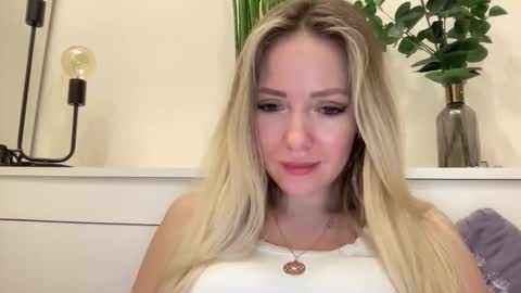 lusiluv online show from February 6, 8:22 pm