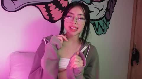 Snapshot of lustful_aprilx chatting on December 19, 8:24 am Valerie  April   online show from December 19, 8:24 am