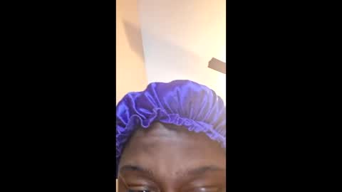 Snapshot of luvbug555 chatting on September 24, 8:43 am itsthadonnbae2xx online show from September 24, 8:43 am