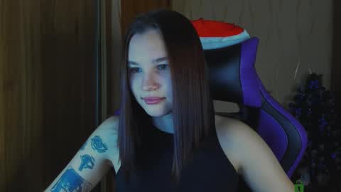 Snapshot of luvmeeow chatting on December 19, 6:12 am Ann online show from December 19, 6:12 am