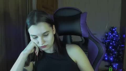 Snapshot of luvmeeow chatting on December 8, 6:11 am Ann online show from December 8, 6:11 am