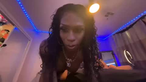 Snapshot of luvvlee chatting on September 15, 11:50 pm luvvlee online show from September 15, 11:50 pm