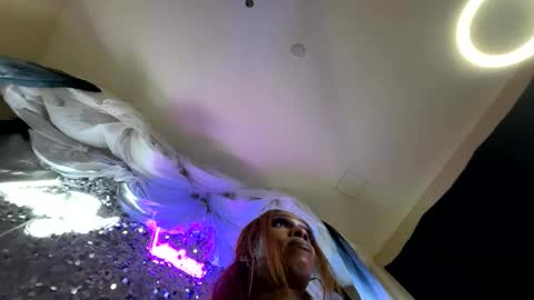 Snapshot of luvvlee chatting on October 3, 8:22 am luvvlee online show from October 3, 8:22 am