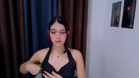 queen lux online show from August 9, 1:49 pm