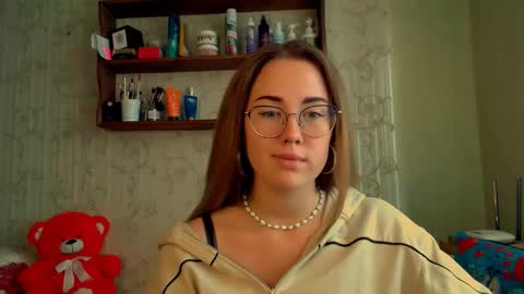 Snapshot of luxie_queen chatting on October 9, 12:43 pm Katie online show from October 9, 12:43 pm