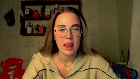 Snapshot of luxie_queen chatting on October 12, 3:48 pm Katie online show from October 12, 3:48 pm