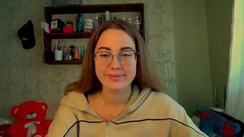 Snapshot of luxie_queen chatting on October 18, 9:24 am Katie online show from October 18, 9:24 am