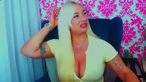 Luxuriaa online show from October 2, 7:45 pm