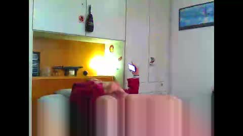 Snapshot of luxx72boy chatting on October 26, 10:27 am luxx72boy online show from October 26, 10:27 am