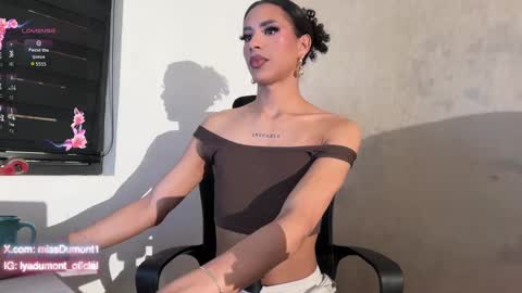 Snapshot of lyadumont chatting on October 13, 9:28 pm LYA online show from October 13, 9:28 pm