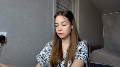 Mia online show from December 18, 1:34 am