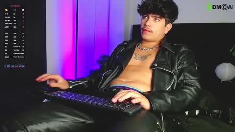 Snapshot of lylebennett_ chatting on September 24, 2:13 pm Lyle Bennett Freelance Model online show from September 24, 2:13 pm