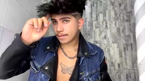 Snapshot of lylebennett_ chatting on September 26, 2:30 am Lyle Bennett Freelance Model online show from September 26, 2:30 am