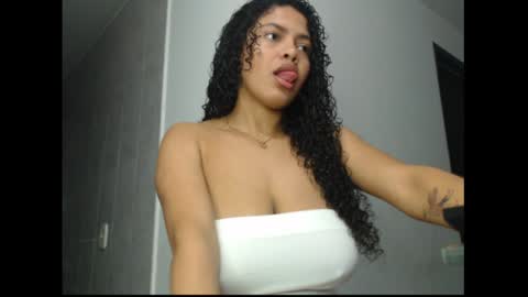 Snapshot of lylii_evans chatting on January 15, 3:33 am lylii_evans online show from January 15, 3:33 am