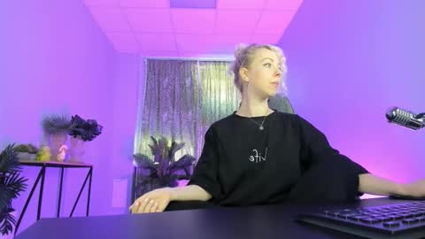 Snapshot of lylithskye chatting on September 10, 10:49 am Lylith Skye NO NUDE model online show from September 10, 10:49 am