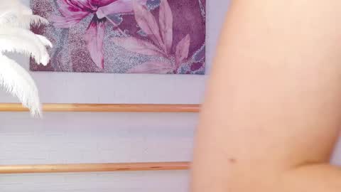 Snapshot of lyly_loveyou chatting on March 1, 8:45 am Lyly online show from March 1, 8:45 am