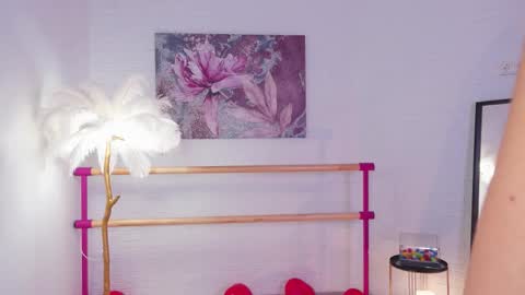 Snapshot of lyly_loveyou chatting on February 21, 9:56 am Lyly online show from February 21, 9:56 am