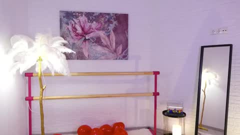 Snapshot of lyly_loveyou chatting on February 9, 5:40 am Lyly online show from February 9, 5:40 am