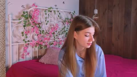 Snapshot of lyndsaymcghan chatting on October 7, 7:10 pm Nancy online show from October 7, 7:10 pm