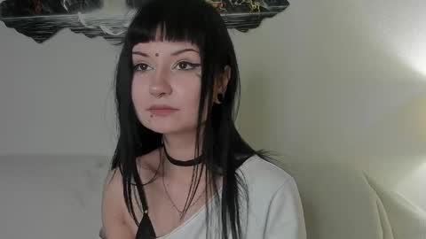 Mia online show from April 28, 7:45 am