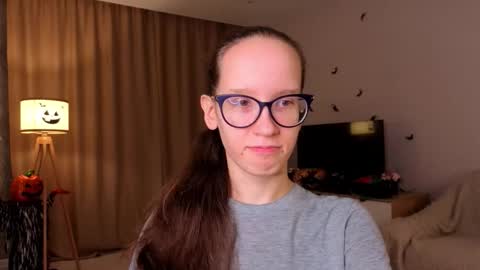 Sara online show from November 7, 4:09 pm