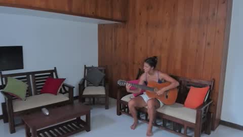  LYNN  online show from November 13, 8:28 am