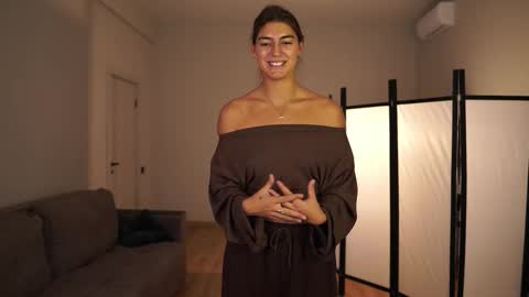  LYNN  online show from January 7, 6:40 am