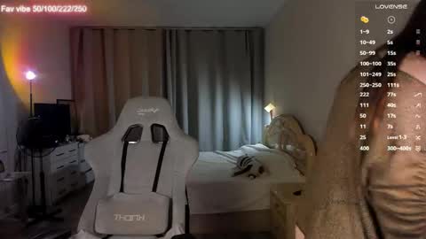 lynne_dawson online show from April 19, 3:35 pm