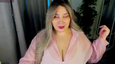 lyra_coles online show from June 29, 1:13 am