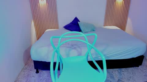 lyrafrost5 online show from March 3, 7:26 am