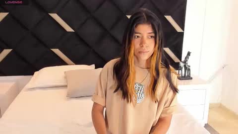 Lyxi online show from September 27, 1:42 pm