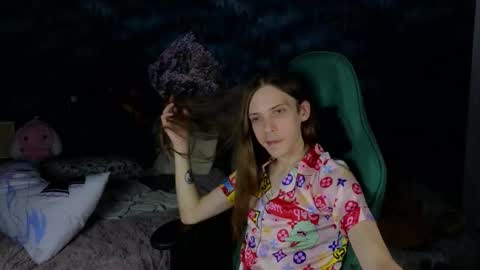 Snapshot of m1shq chatting on September 8, 9:47 pm m1shq online show from September 8, 9:47 pm