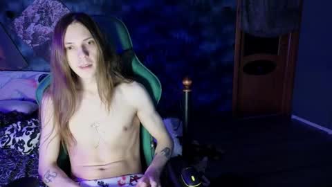 Snapshot of m1shq chatting on February 28, 3:15 am m1shq online show from February 28, 3:15 am