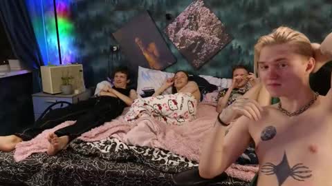 Snapshot of m1shq chatting on March 10, 1:01 am m1shq online show from March 10, 1:01 am