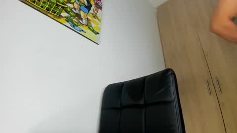 Snapshot of m1tsur1 chatting on December 8, 12:46 am eimy- acuarius online show from December 8, 12:46 am