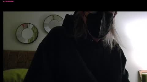 Snapshot of m54whrdn2 chatting on January 11, 2:20 am m54whrdn online show from January 11, 2:20 am