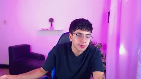 Max online show from April 6, 1:34 pm